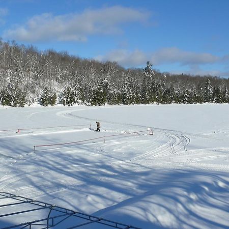 סנט היפולייט Auberge Du Lac Morency מראה חיצוני תמונה